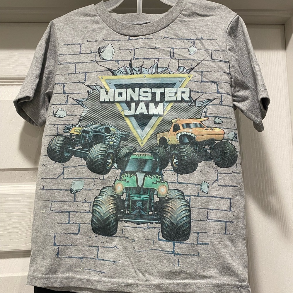 Pre-Owned Monster Jam Graphic T-Shirt and Shorts Set size 6